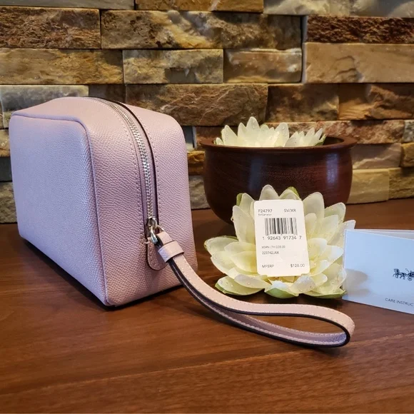 *SALE* NEW Coach Cosmetic Case in Pink Leather - Picture 2 of 8